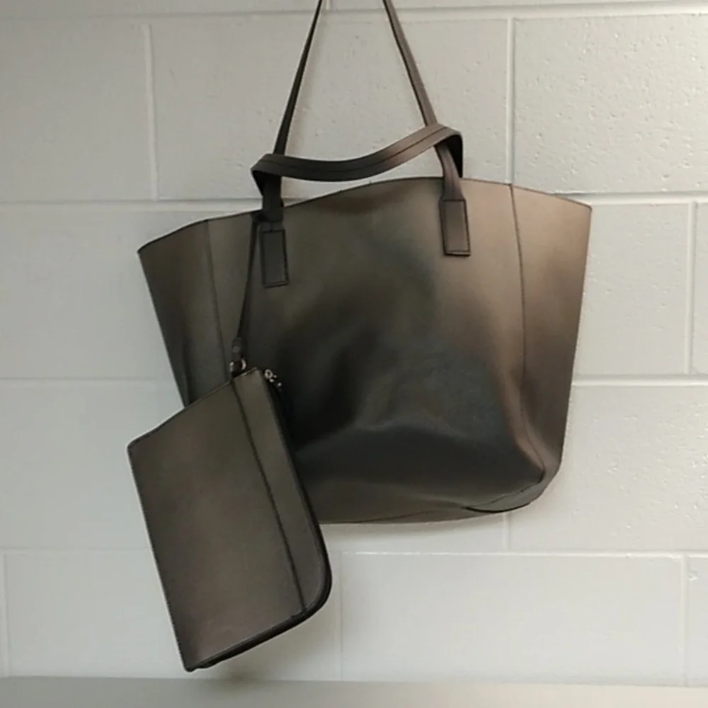 Everyday Black Leather Tote Bag with Shoulder Straps